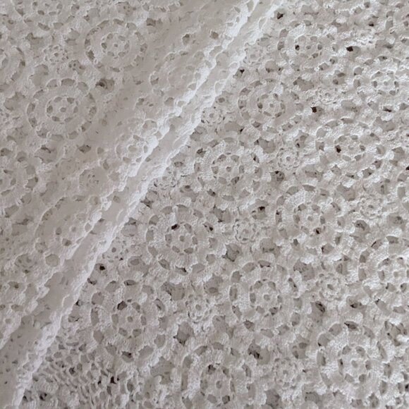 Beautiful Vintage White Lace Tablecloth Rectangle 48"x 70" Scalloped Edges - Picture 2 of 7